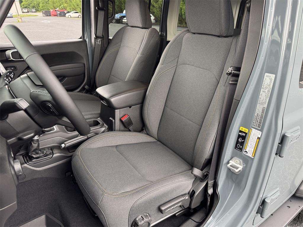new 2025 Jeep Wrangler car, priced at $46,099