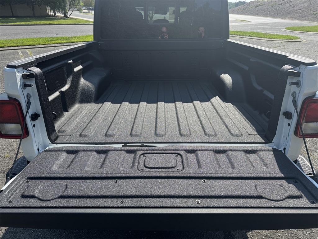 new 2025 Jeep Gladiator car, priced at $41,799