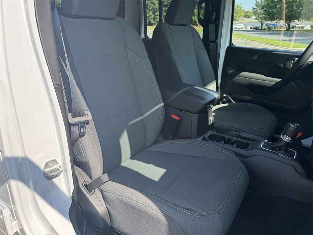 new 2025 Jeep Gladiator car, priced at $41,799