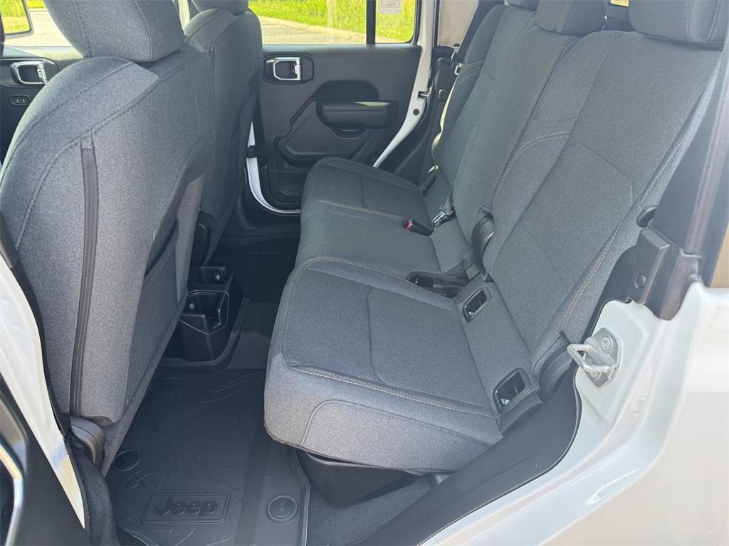 new 2025 Jeep Gladiator car, priced at $41,799