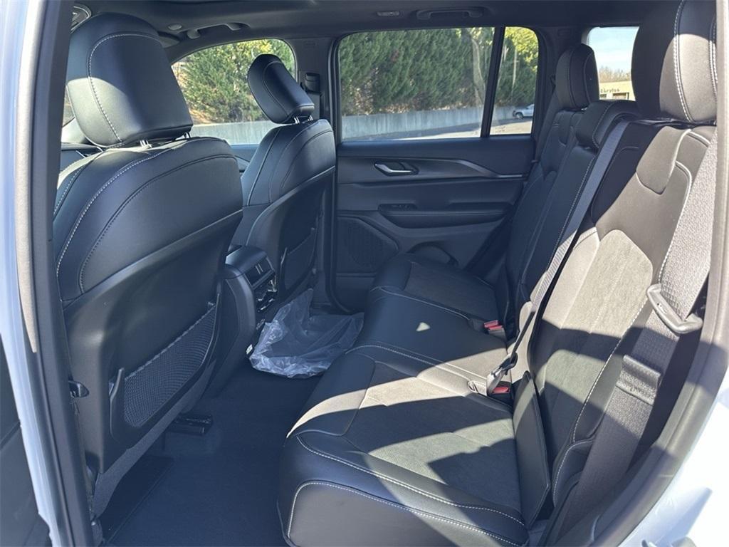 new 2025 Jeep Grand Cherokee car, priced at $38,037