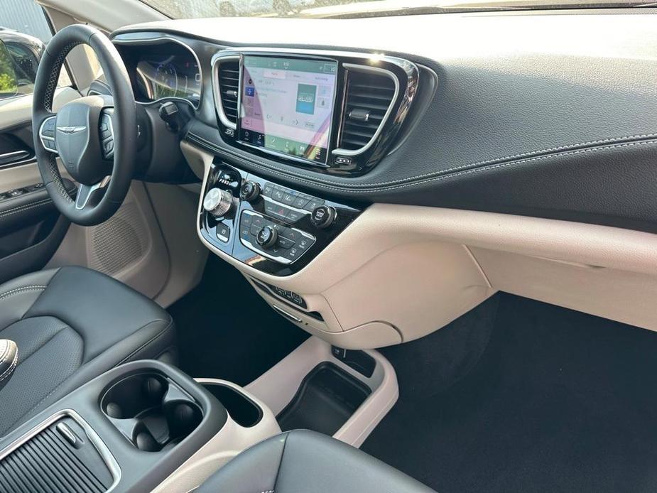 new 2024 Chrysler Pacifica car, priced at $37,995