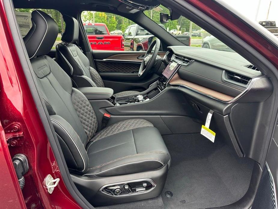 new 2024 Jeep Grand Cherokee L car, priced at $54,695