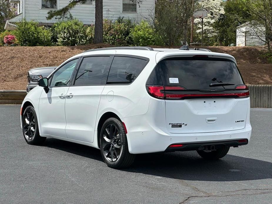 new 2024 Chrysler Pacifica car, priced at $40,389