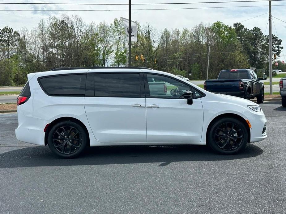 new 2024 Chrysler Pacifica car, priced at $40,389