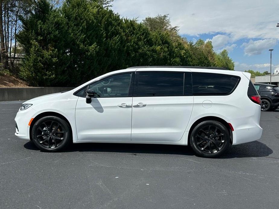 new 2024 Chrysler Pacifica car, priced at $40,389