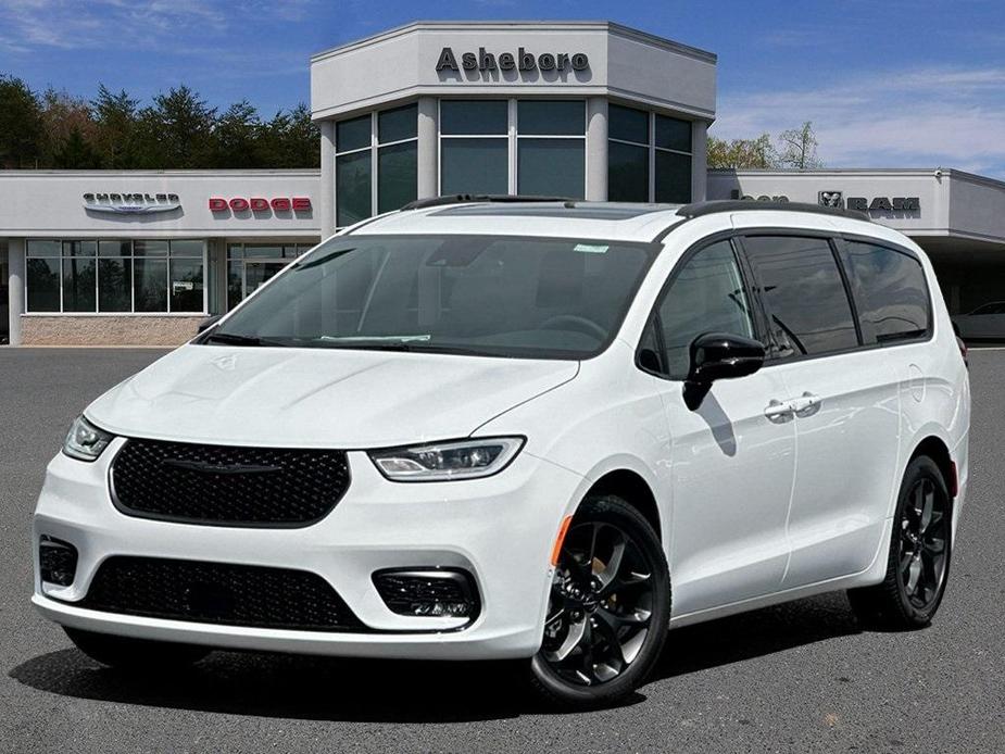 new 2024 Chrysler Pacifica car, priced at $40,389