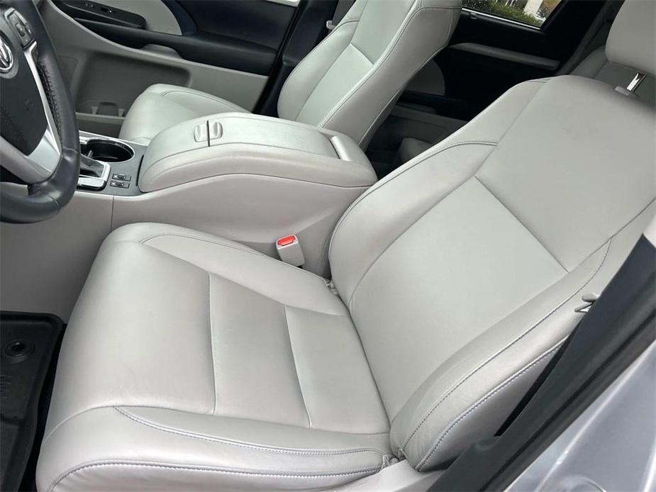 used 2019 Toyota Highlander car, priced at $29,811