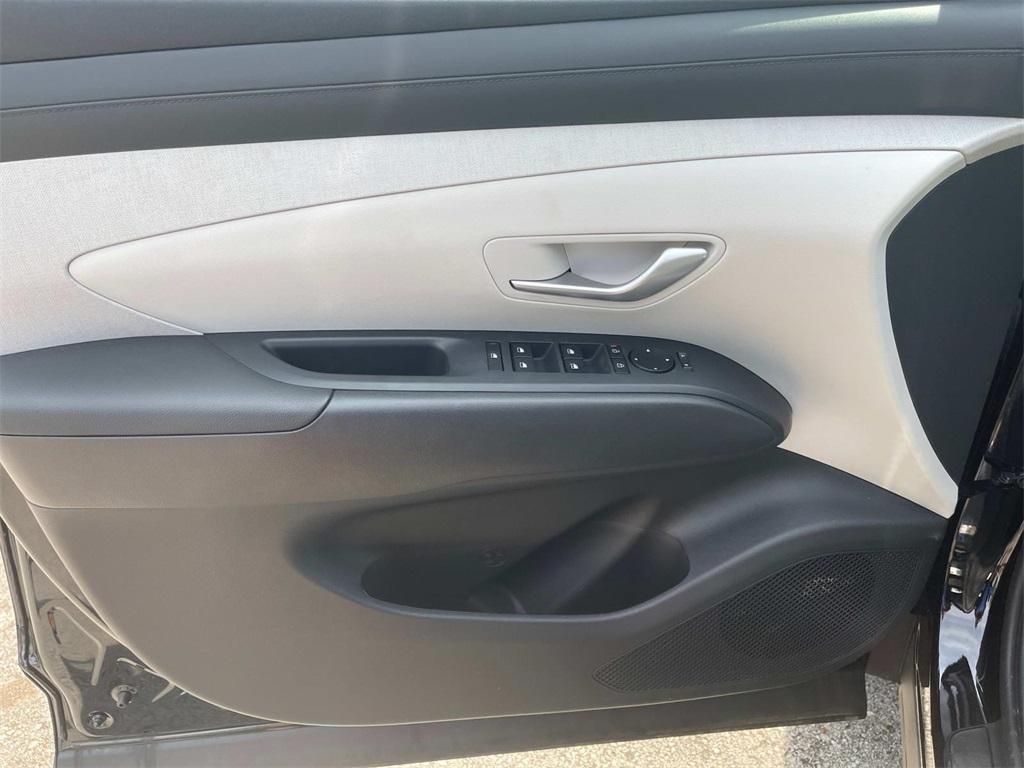 new 2025 Hyundai TUCSON Hybrid car, priced at $31,996