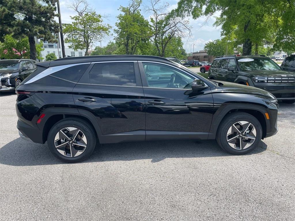 new 2025 Hyundai TUCSON Hybrid car, priced at $31,996