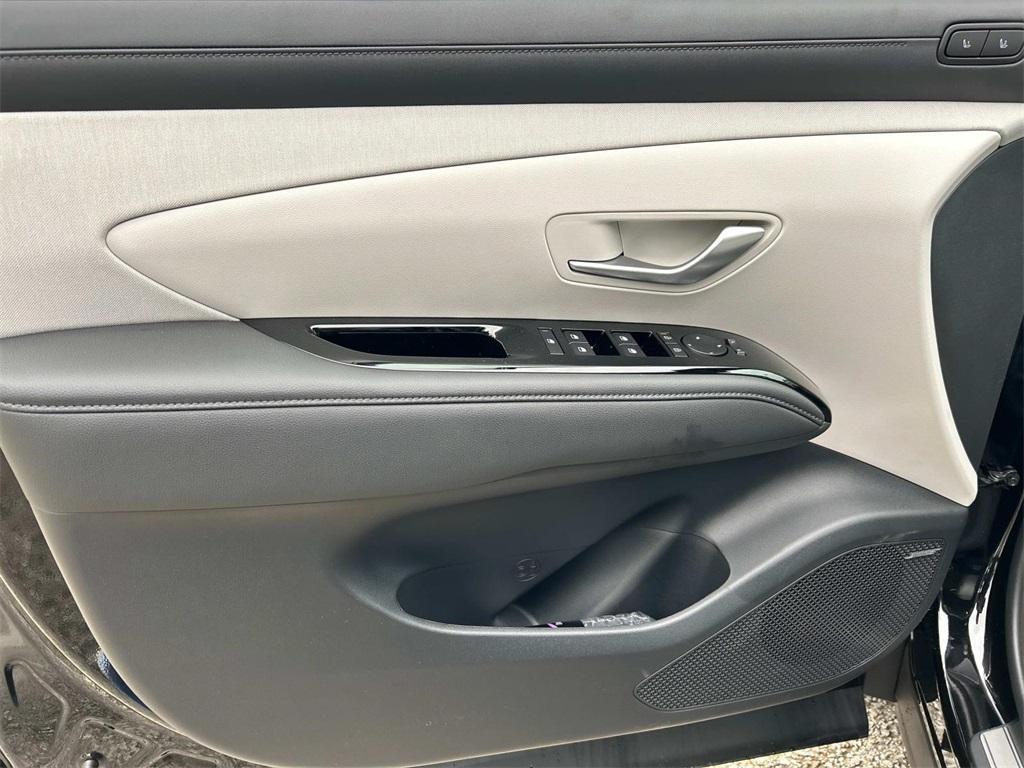 new 2025 Hyundai TUCSON Hybrid car, priced at $37,495