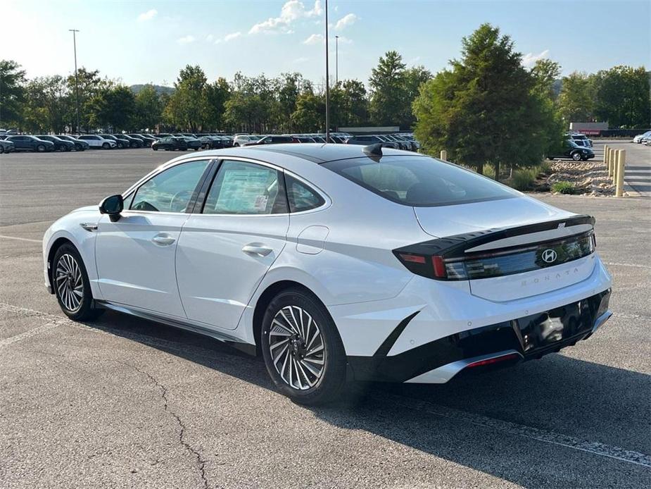 new 2024 Hyundai Sonata Hybrid car, priced at $34,243