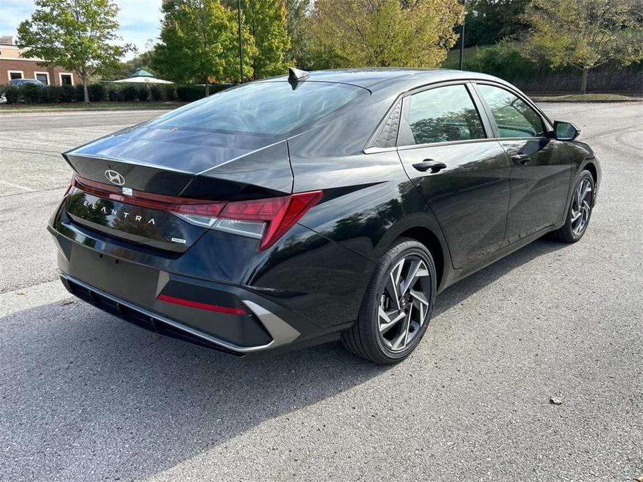 new 2025 Hyundai Elantra HEV car, priced at $30,282