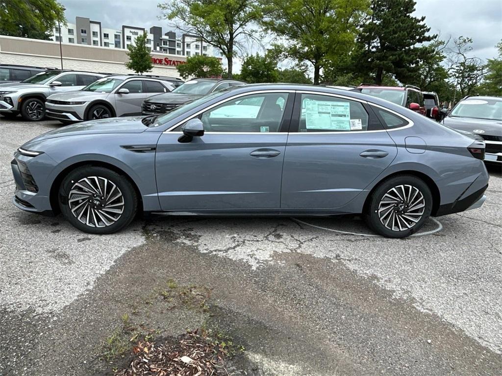 new 2025 Hyundai Sonata Hybrid car, priced at $30,538