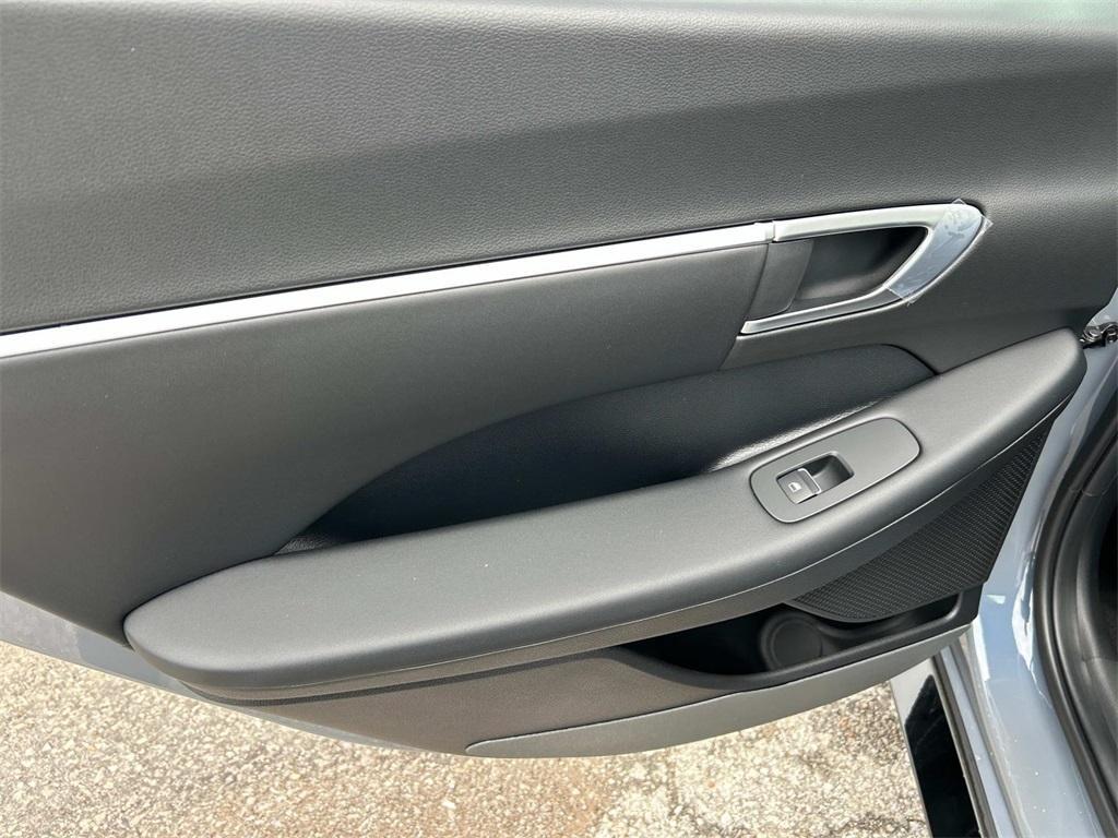 new 2025 Hyundai Sonata Hybrid car, priced at $30,538