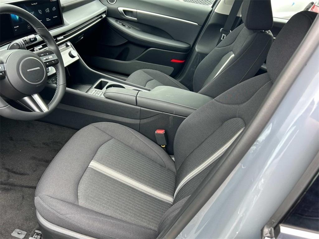 new 2025 Hyundai Sonata Hybrid car, priced at $30,538