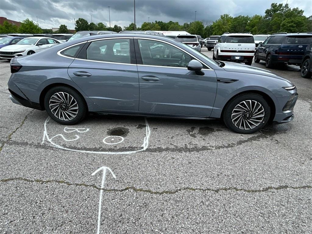 new 2025 Hyundai Sonata Hybrid car, priced at $30,538