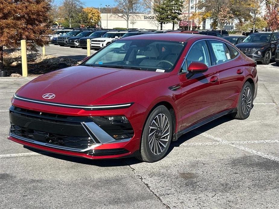 new 2025 Hyundai Sonata Hybrid car, priced at $33,230