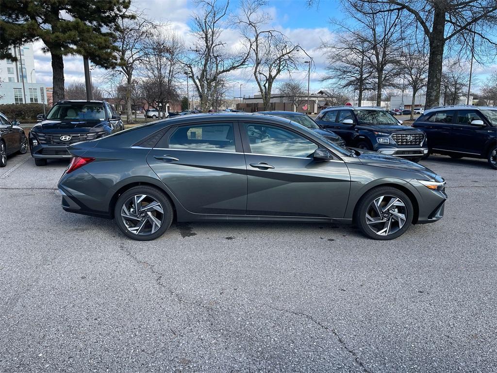 new 2025 Hyundai Elantra HEV car, priced at $29,774