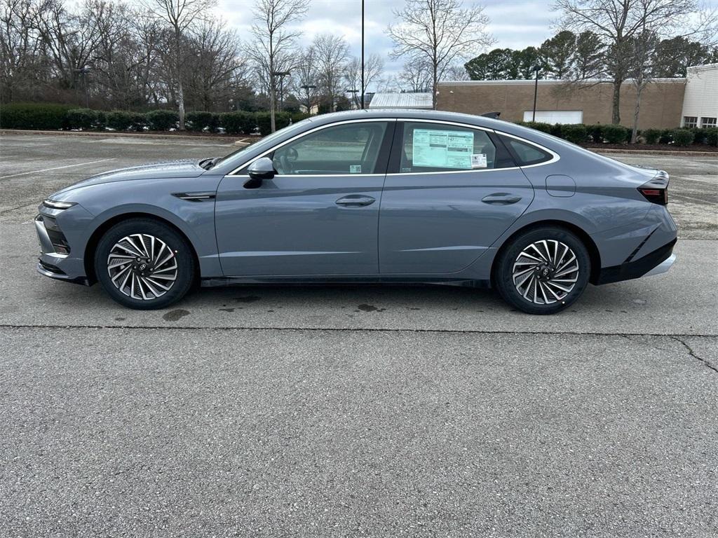 new 2025 Hyundai Sonata Hybrid car, priced at $31,845