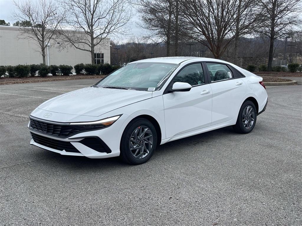 new 2025 Hyundai Elantra HEV car, priced at $26,675