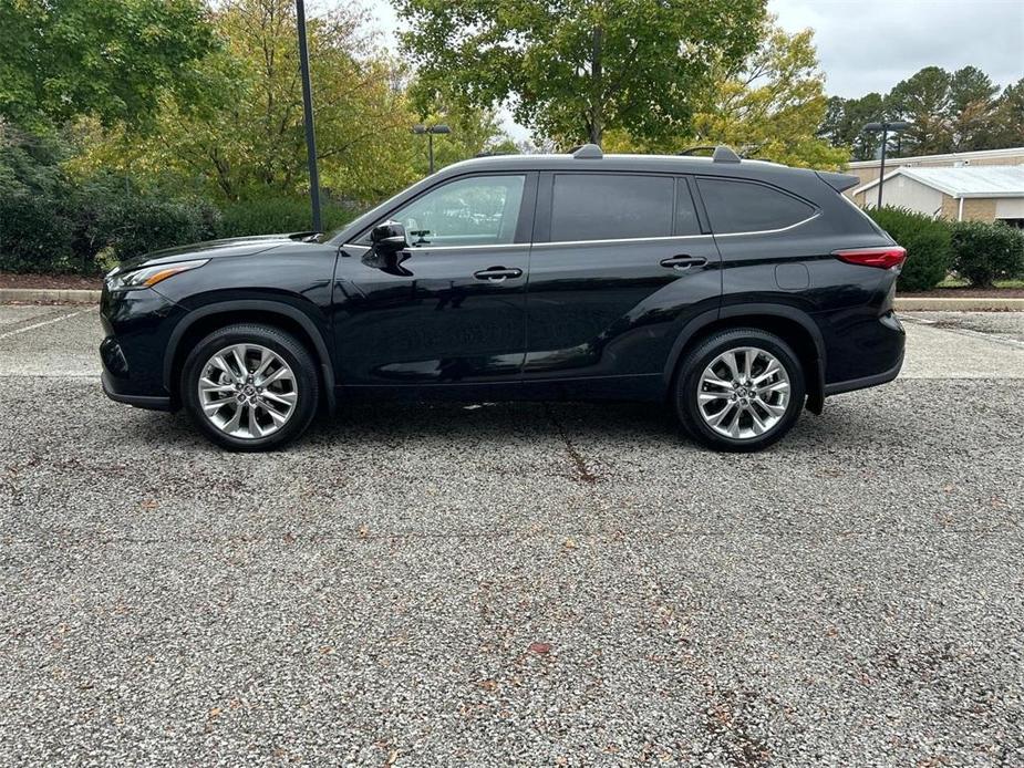 used 2021 Toyota Highlander car, priced at $36,921