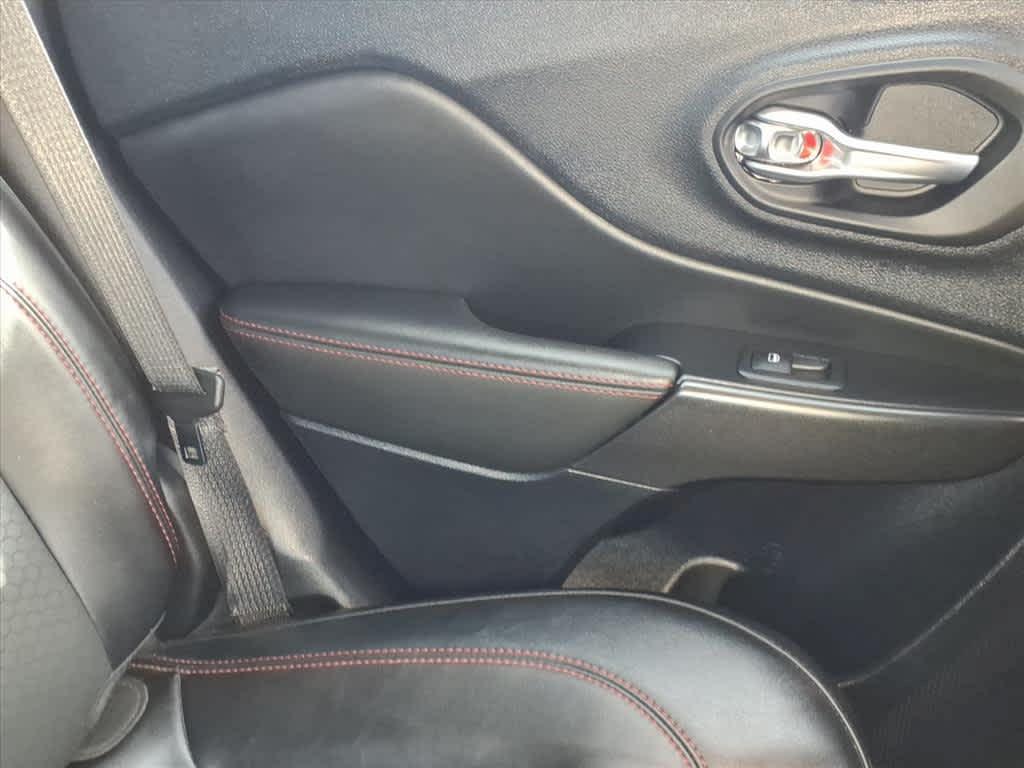 used 2022 Jeep Cherokee car, priced at $28,303