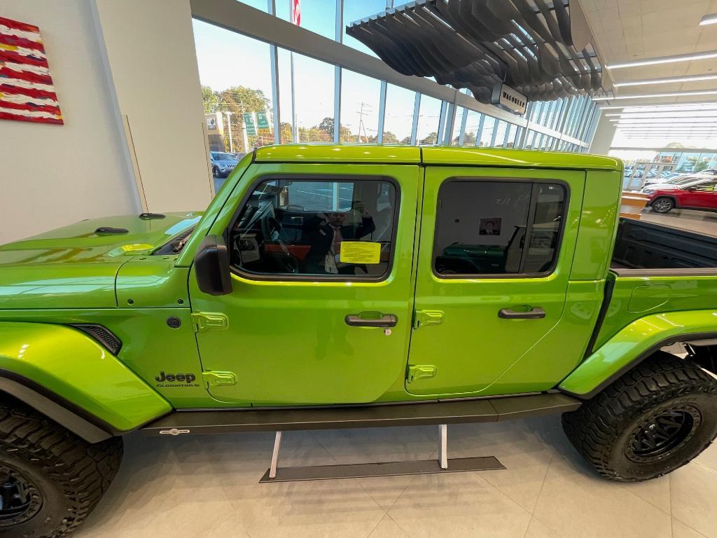 new 2025 Jeep Gladiator car, priced at $60,166