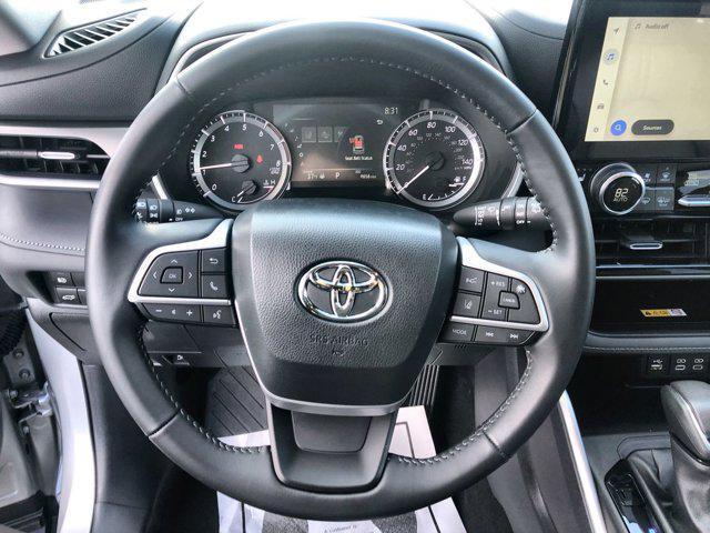 used 2023 Toyota Highlander car, priced at $38,500