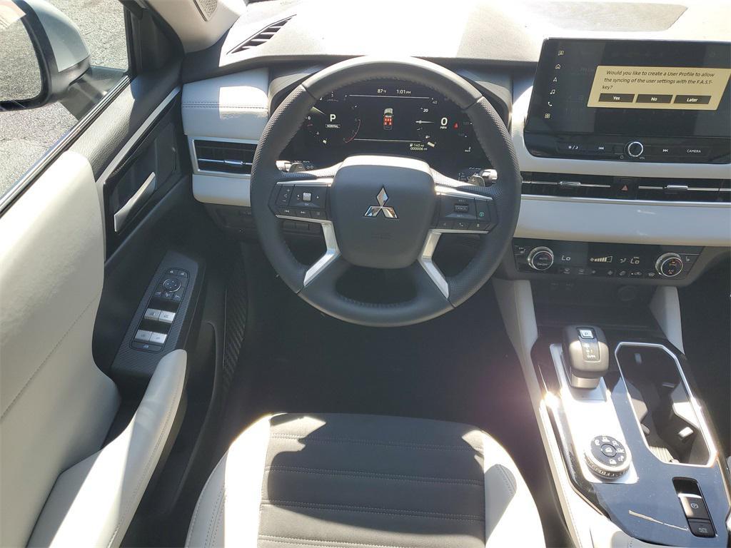 new 2025 Mitsubishi Outlander car, priced at $40,288