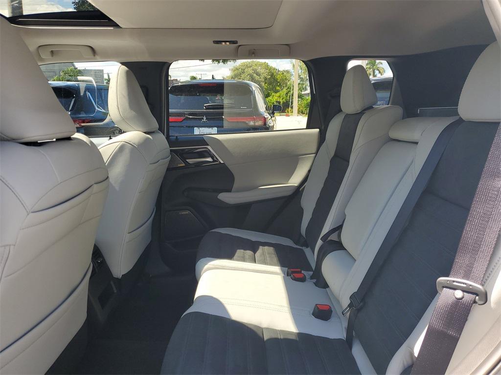 new 2025 Mitsubishi Outlander car, priced at $40,288