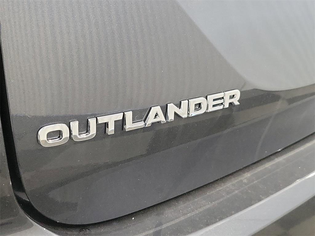 new 2025 Mitsubishi Outlander car, priced at $41,055