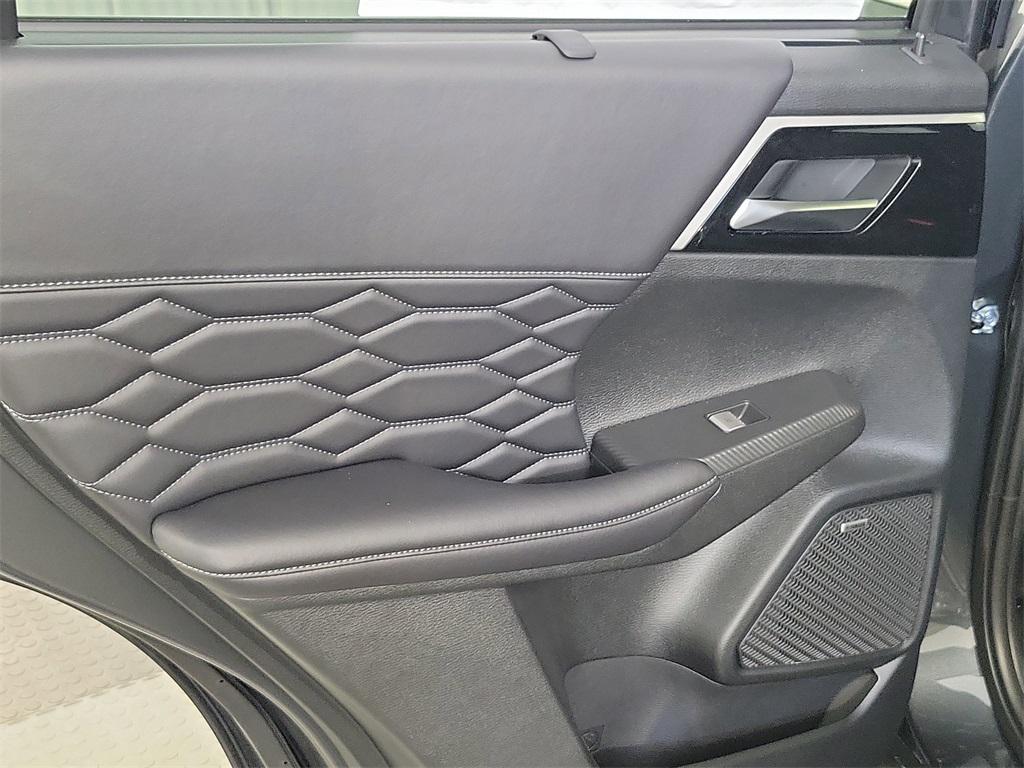 new 2025 Mitsubishi Outlander car, priced at $41,055