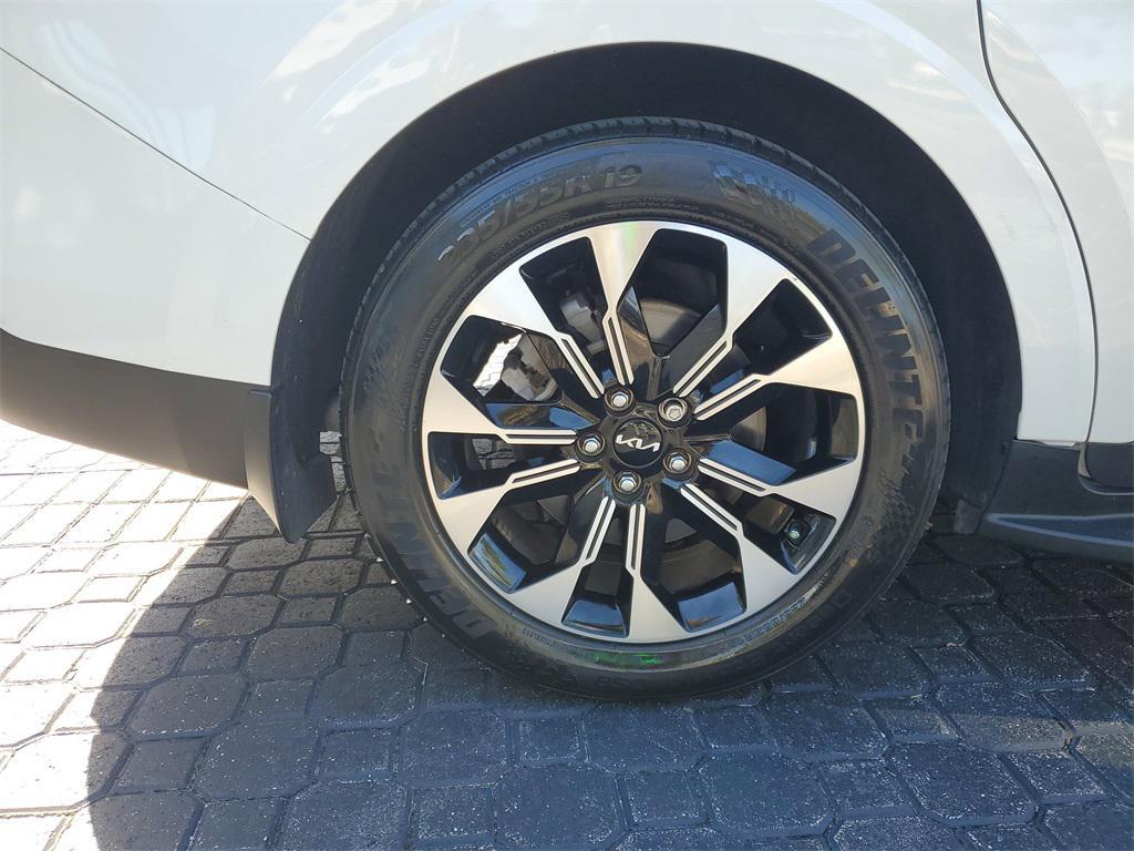 used 2024 Kia Carnival car, priced at $32,775