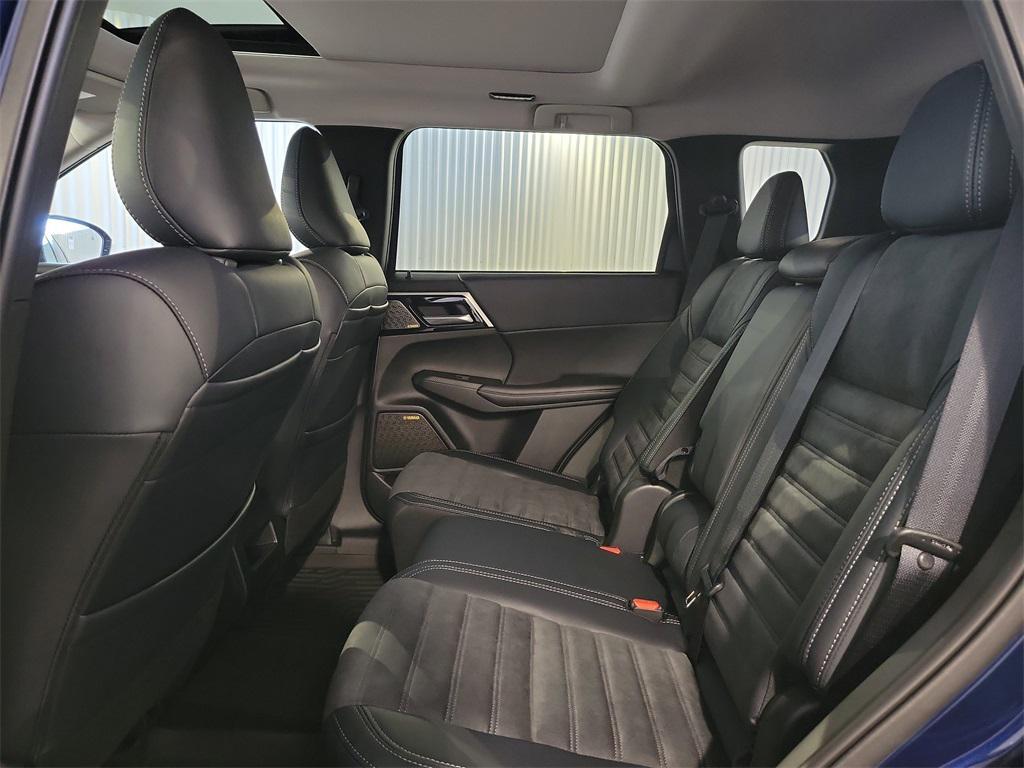 new 2025 Mitsubishi Outlander car, priced at $39,305