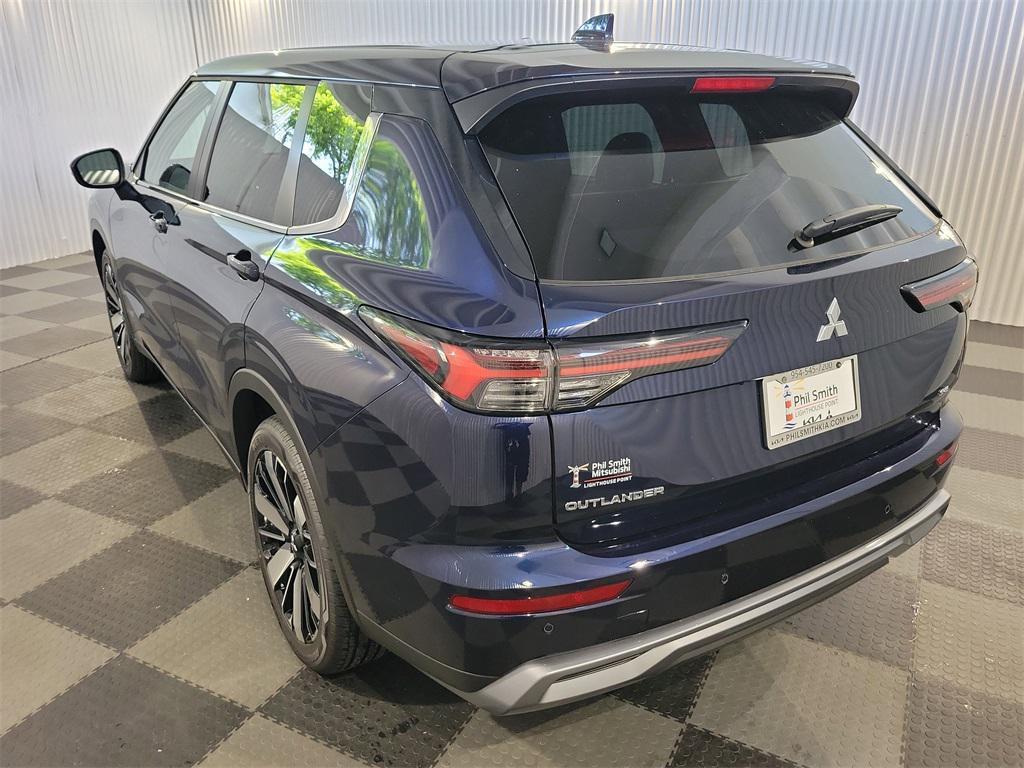 new 2025 Mitsubishi Outlander car, priced at $39,305