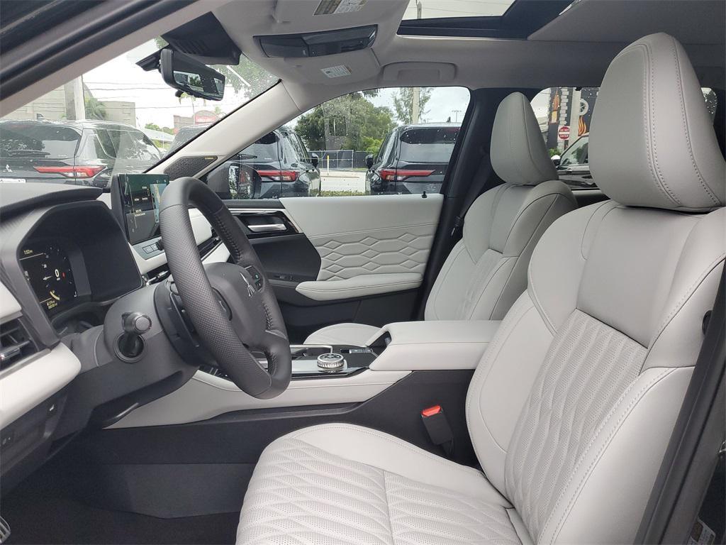 new 2025 Mitsubishi Outlander car, priced at $41,821
