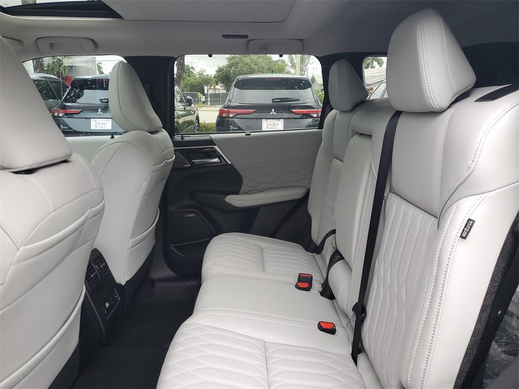 new 2025 Mitsubishi Outlander car, priced at $41,821