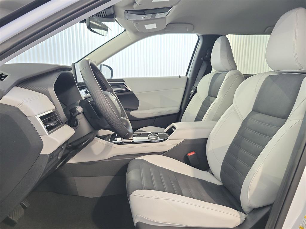 new 2025 Mitsubishi Outlander car, priced at $38,660