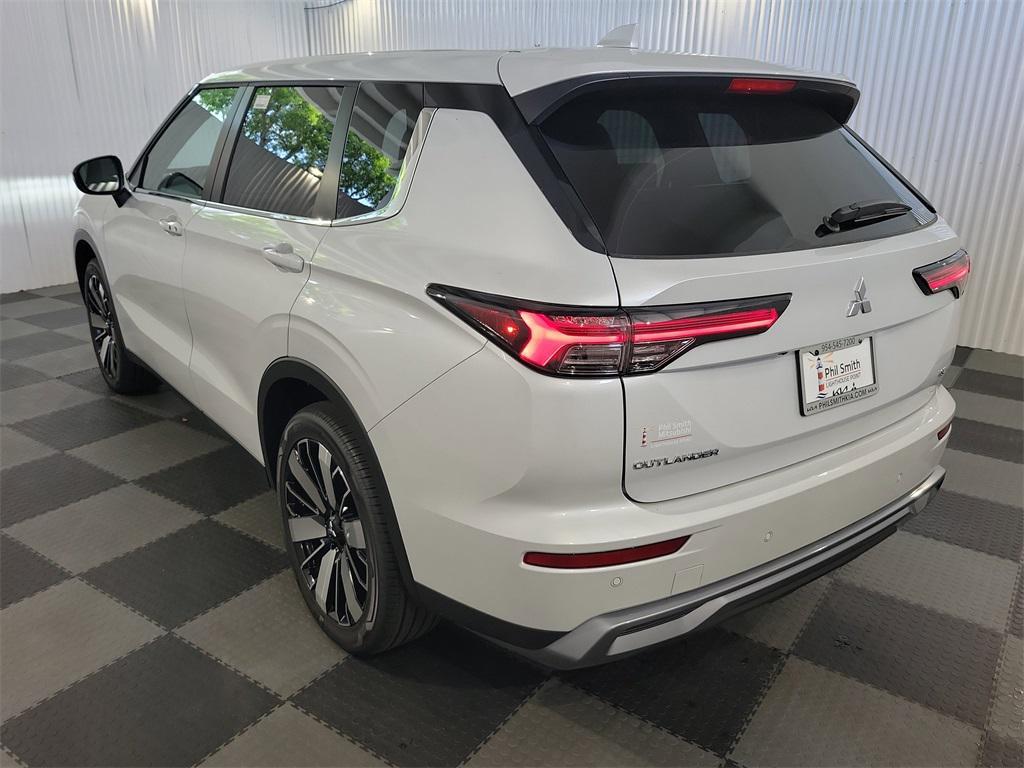 new 2025 Mitsubishi Outlander car, priced at $38,660