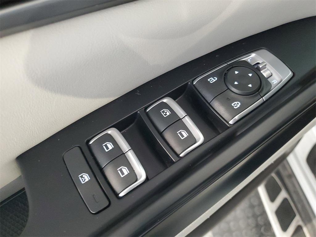 used 2023 Kia Carnival car, priced at $25,649