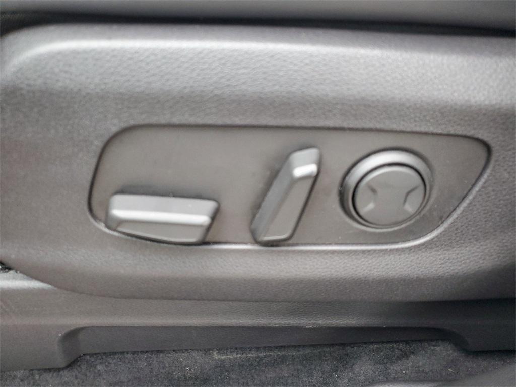 used 2023 Kia Carnival car, priced at $28,299