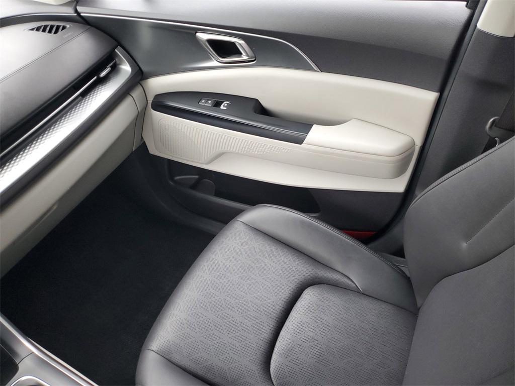 used 2023 Kia Carnival car, priced at $28,299