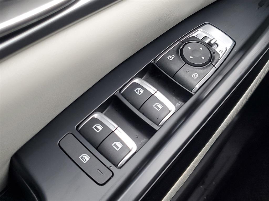 used 2023 Kia Carnival car, priced at $28,299