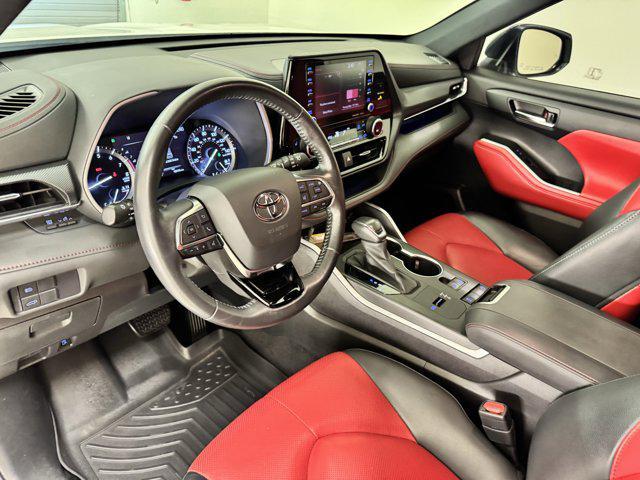 used 2021 Toyota Highlander car, priced at $35,999