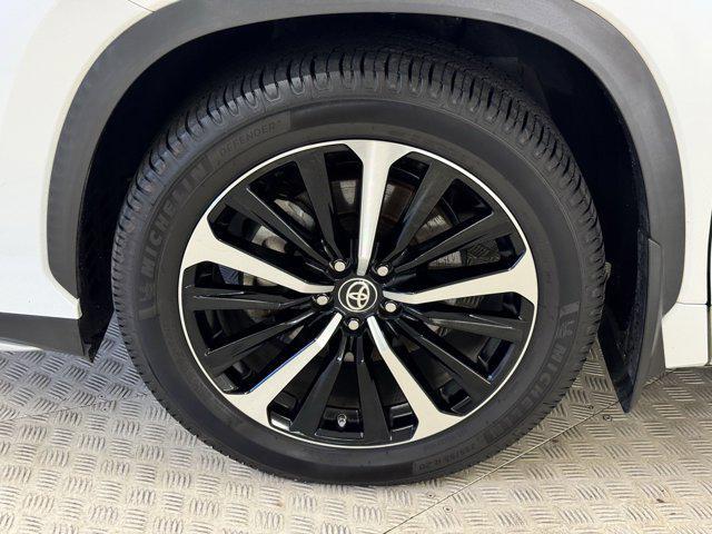 used 2021 Toyota Highlander car, priced at $35,999