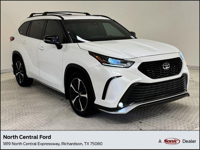 used 2021 Toyota Highlander car, priced at $35,999