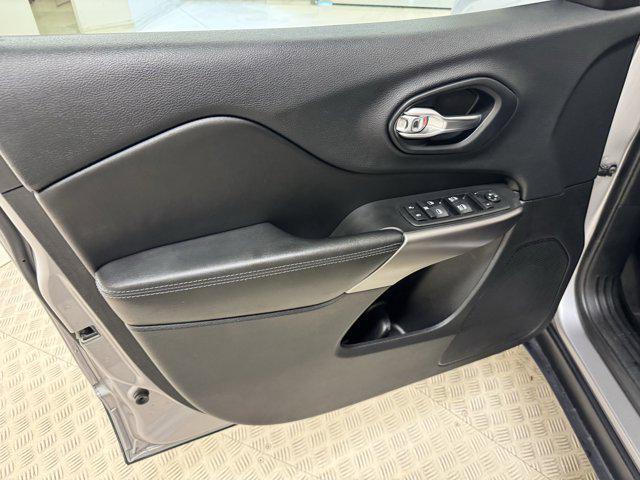 used 2019 Jeep Cherokee car, priced at $9,799