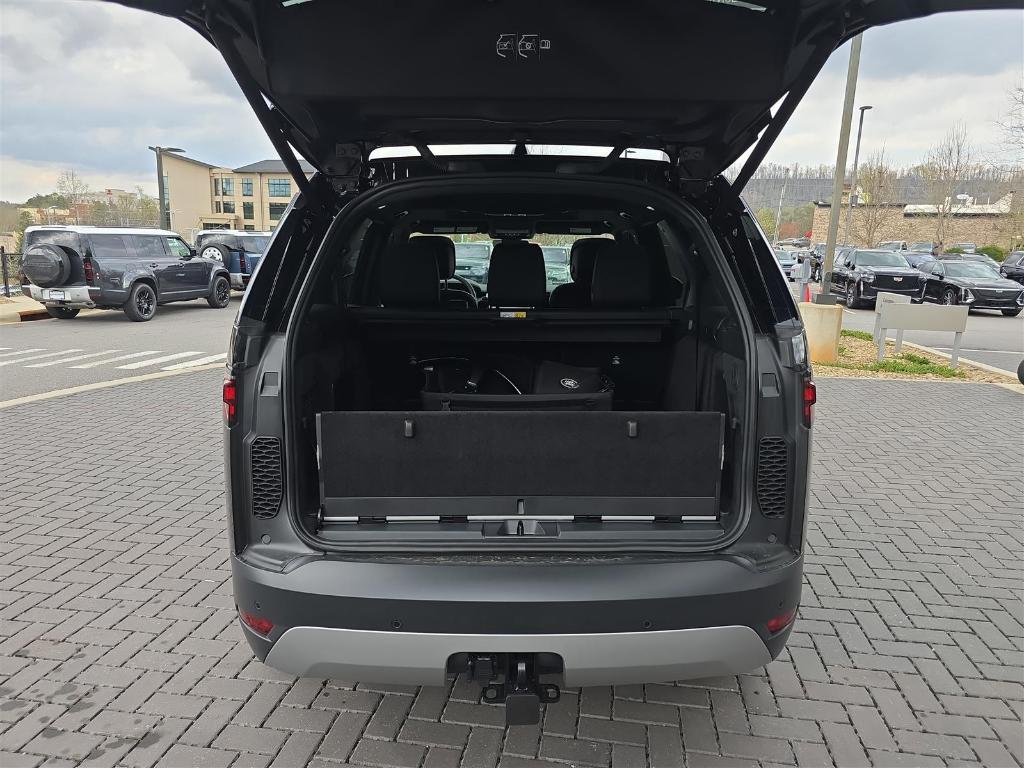new 2025 Land Rover Discovery car, priced at $72,028