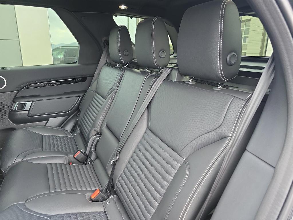 new 2025 Land Rover Discovery car, priced at $72,028